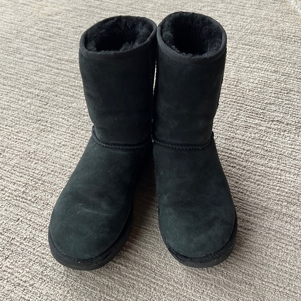 Ugh black boots size 9